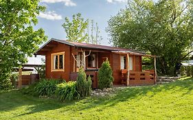Cozy Wood Hut On The Farm