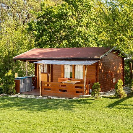 Vila Cozy Wood Hut On The Farm Trebivlice Exteriér fotografie