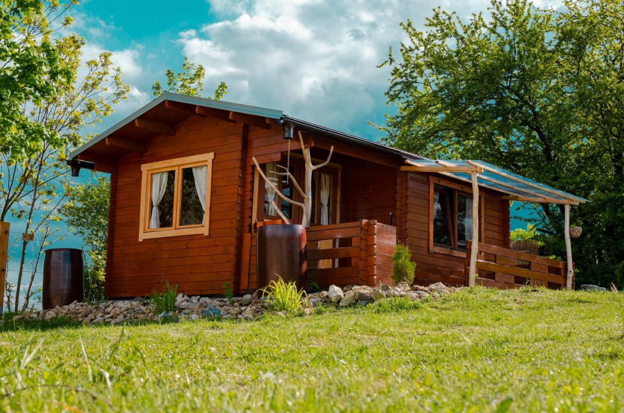 Vila Cozy Wood Hut On The Farm Trebivlice Exteriér fotografie