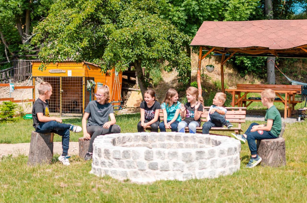 Vila Cozy Wood Hut On The Farm Trebivlice Exteriér fotografie