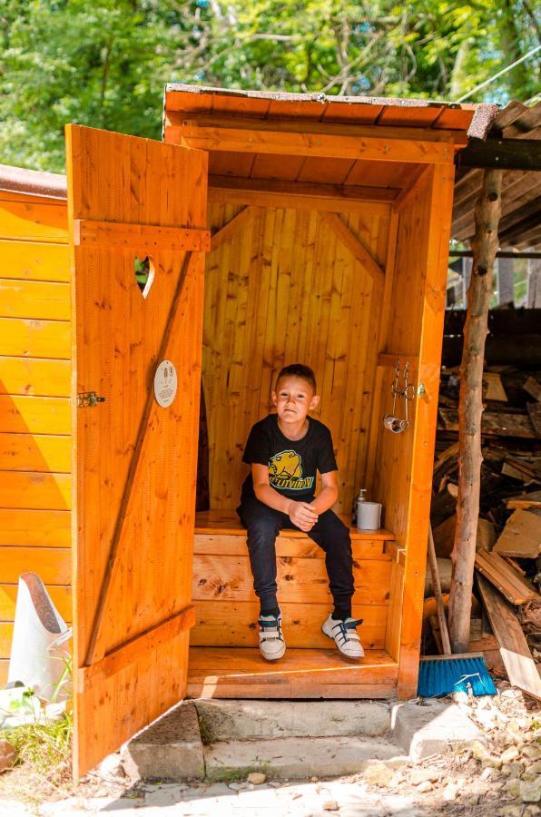 Vila Cozy Wood Hut On The Farm Trebivlice Exteriér fotografie