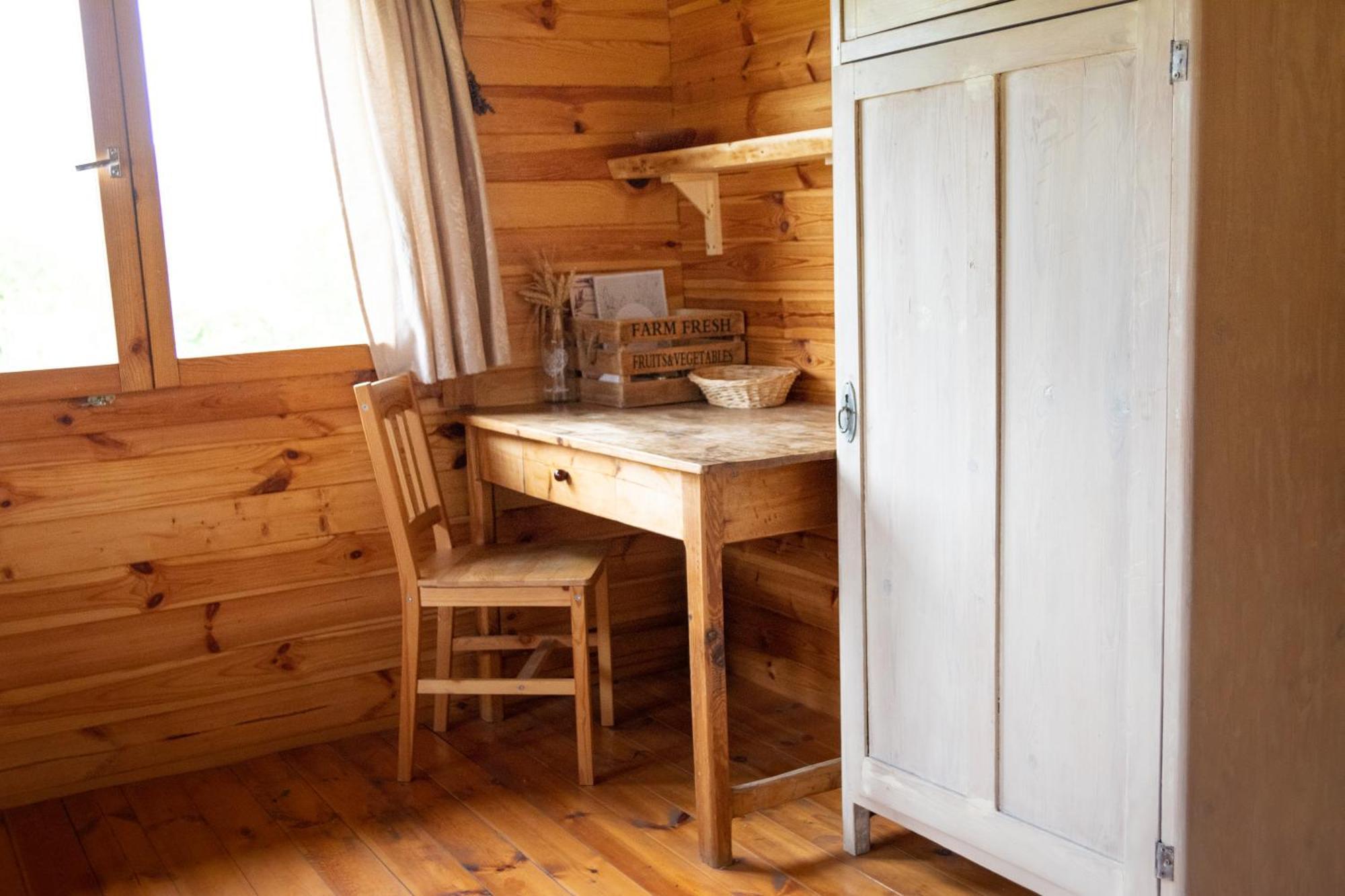 Vila Cozy Wood Hut On The Farm Trebivlice Exteriér fotografie