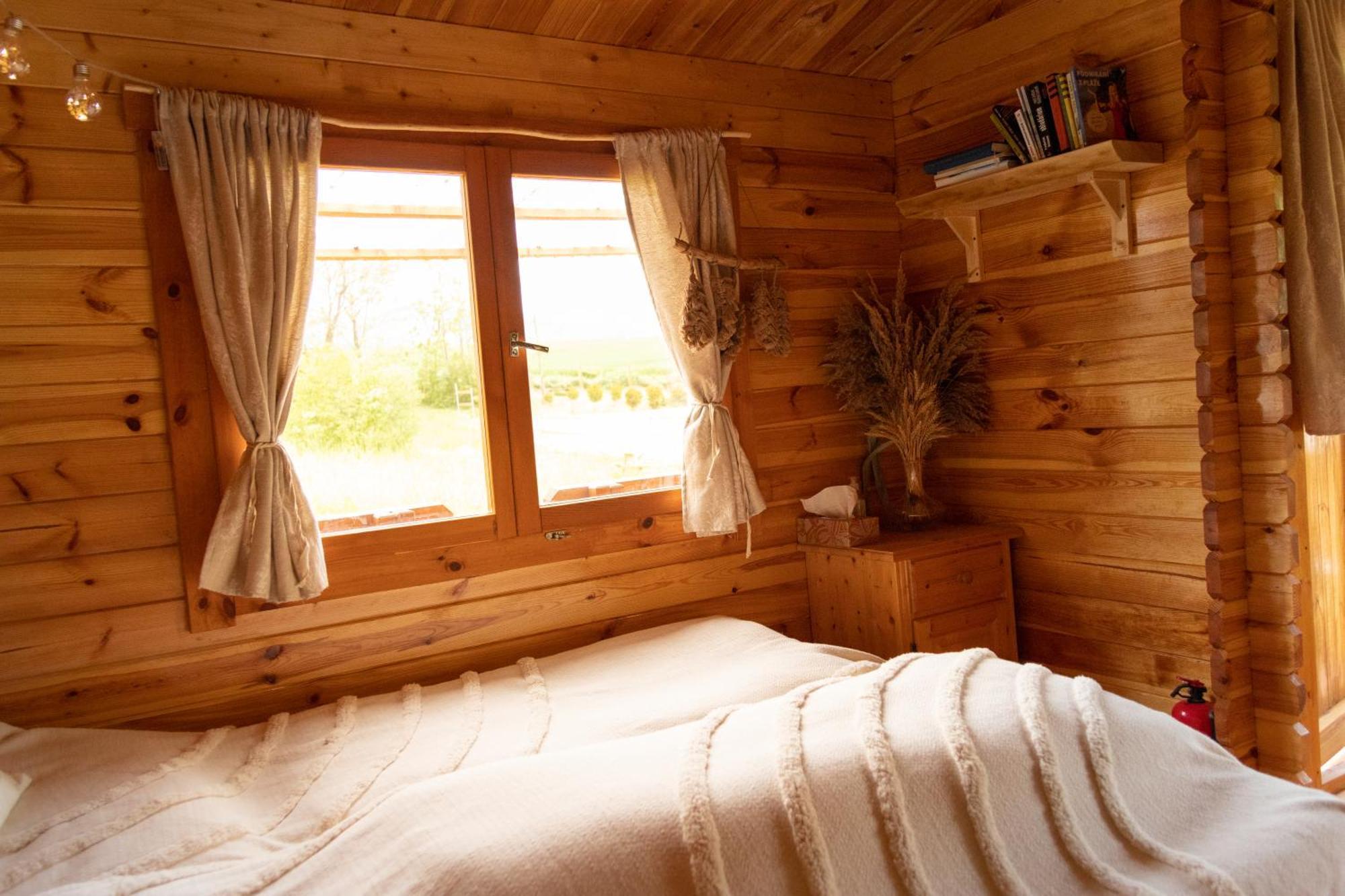 Vila Cozy Wood Hut On The Farm Trebivlice Exteriér fotografie