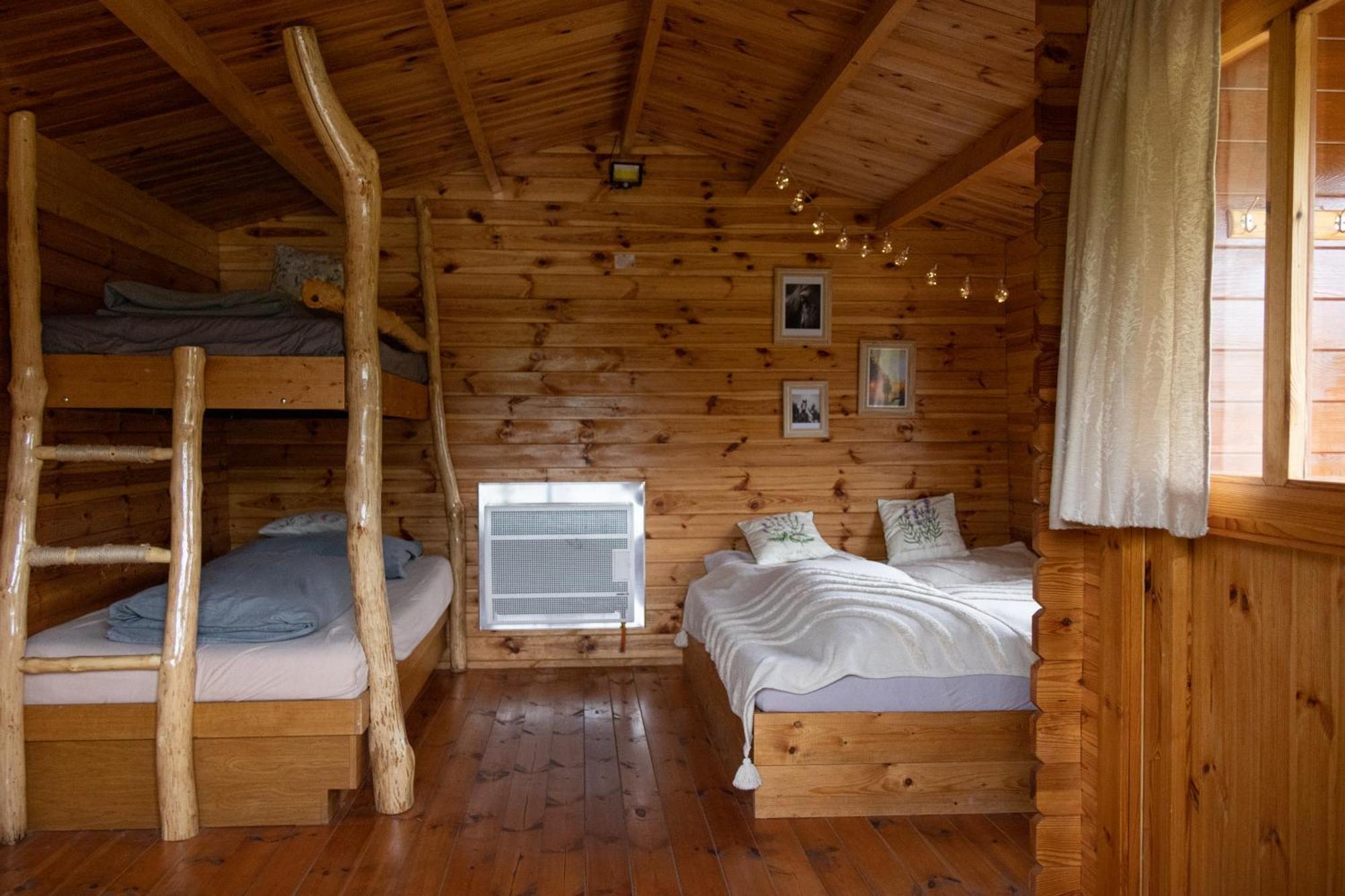 Vila Cozy Wood Hut On The Farm Trebivlice Exteriér fotografie